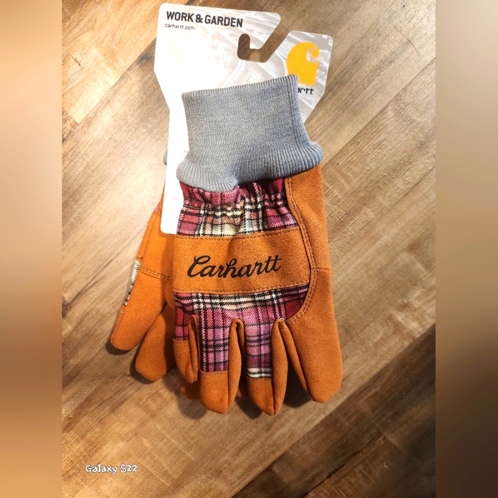 women's Carhartt outside gloves (work and garden) .